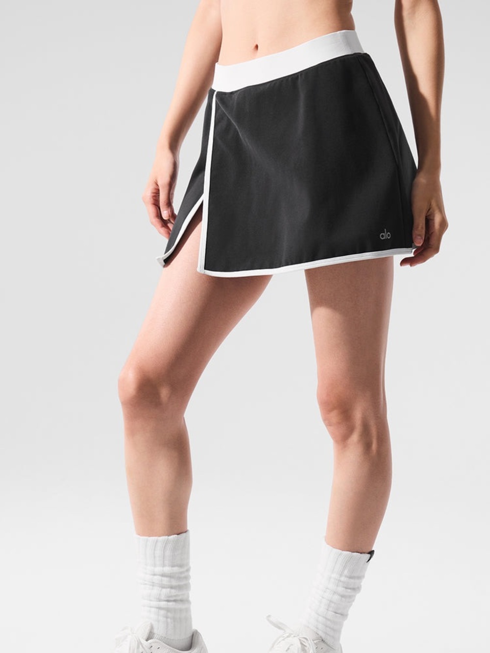 ALO Yoga Airbrush Streamlined Skirt in Black/White - M